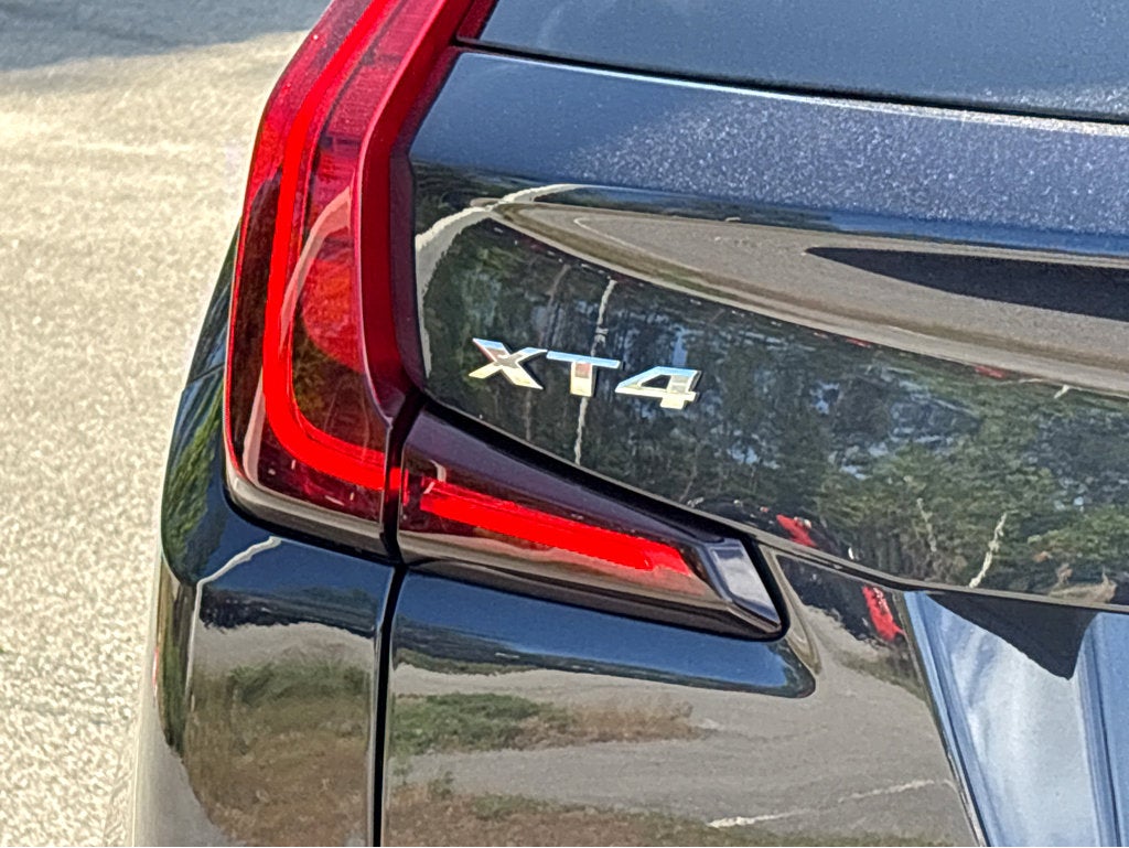 2023 Cadillac XT4 FWD Premium Luxury