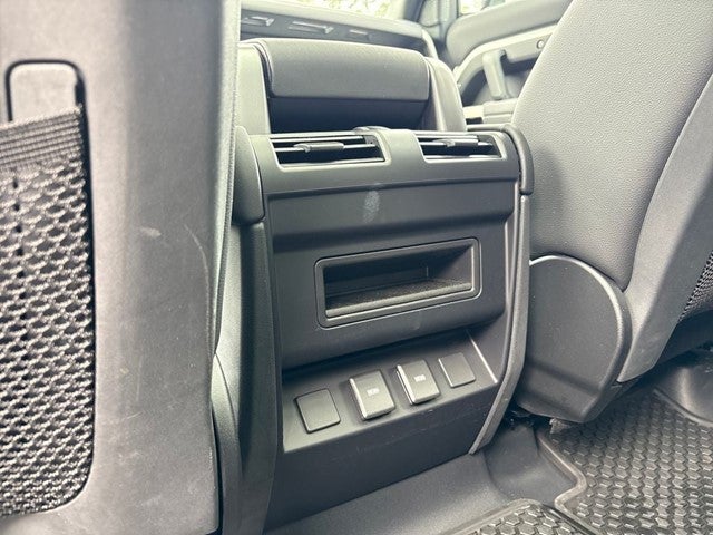 2024 Land Rover Defender 110 SE
