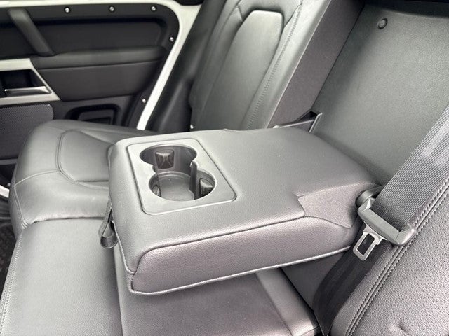 2024 Land Rover Defender 110 SE