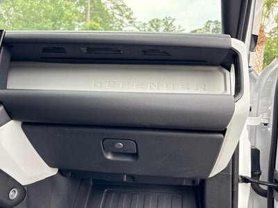 2024 Land Rover Defender 110 SE