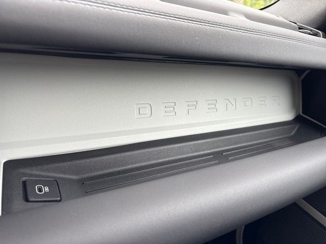 2024 Land Rover Defender 110 SE