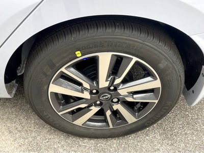 2025 Nissan Versa SR