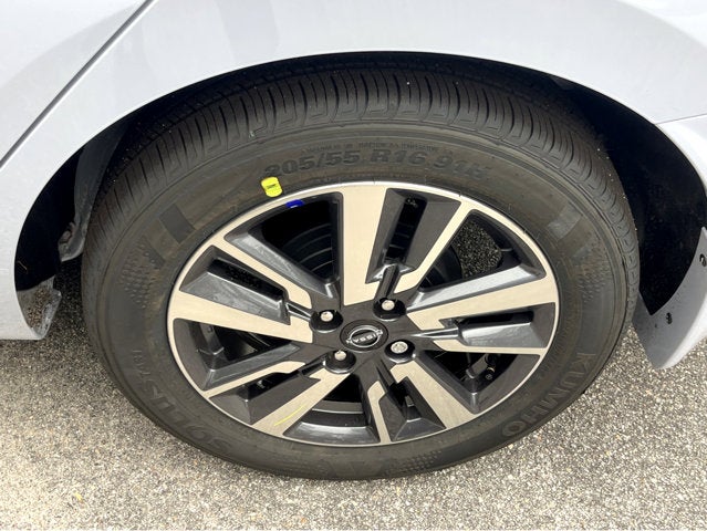 2025 Nissan Versa SR