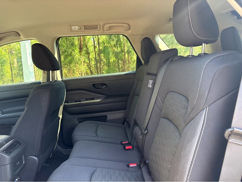 2024 Nissan Pathfinder SV