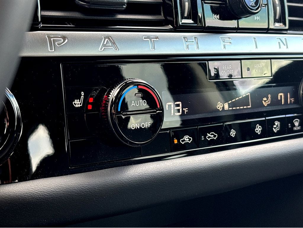 2026 Nissan Pathfinder SV