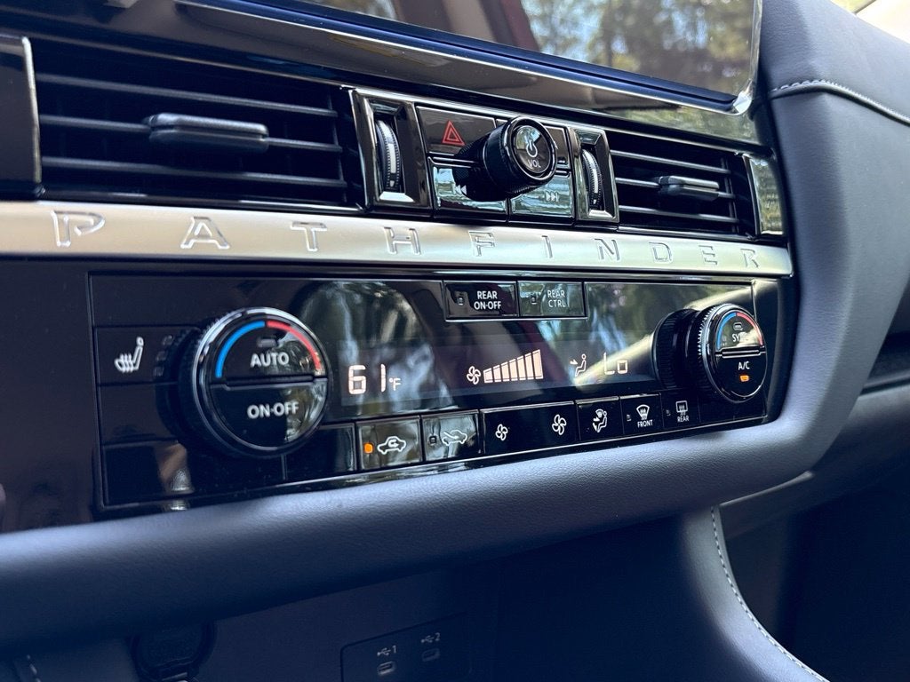 2026 Nissan Pathfinder SV