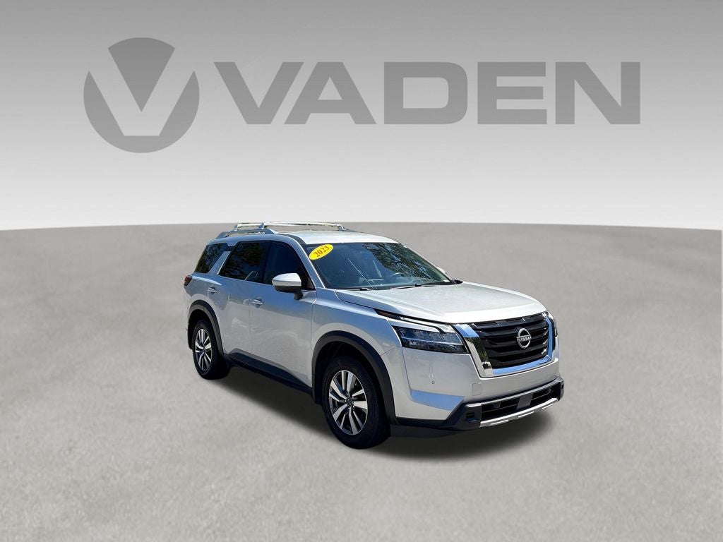 2023 Nissan Pathfinder SL 4WD's photo