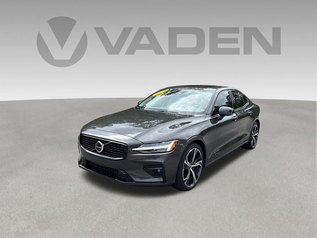 2024 Volvo S60 B5 Plus Dark Theme