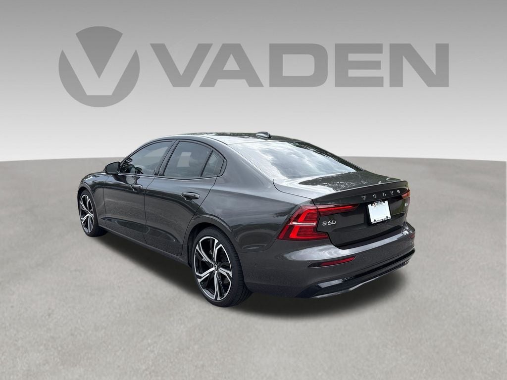 2024 Volvo S60 B5 Plus Dark Theme