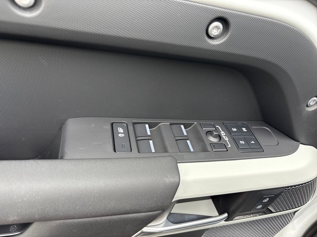 2024 Land Rover Defender SE - Photo 11