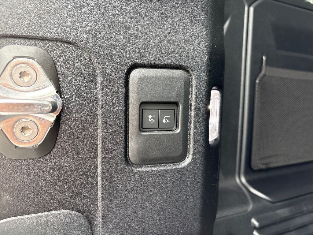2024 Land Rover Defender SE - Photo 32
