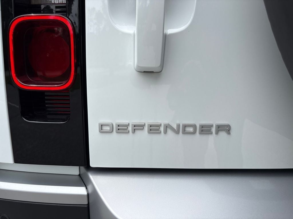 2024 Land Rover Defender SE - Photo 33
