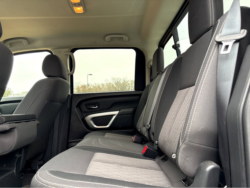 2023 Nissan Titan SV