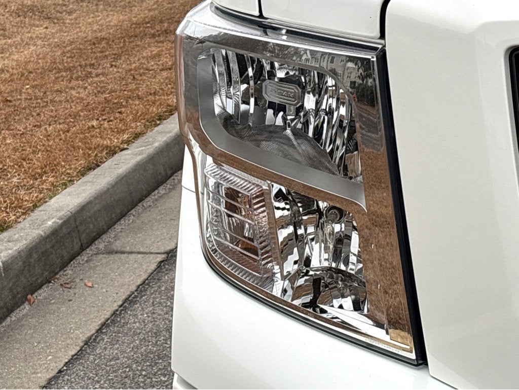 2023 Nissan Titan SV