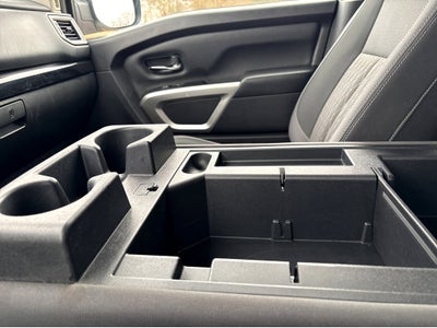 2023 Nissan Titan SV