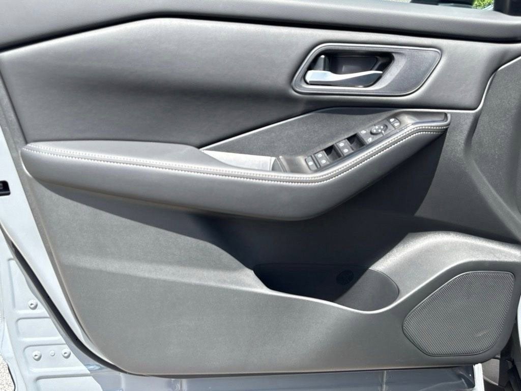 2027 Nissan Rogue SV