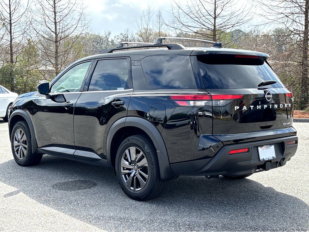 2022 Nissan Pathfinder SV