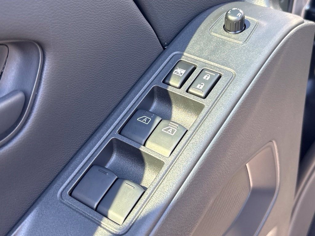 2027 Nissan Frontier Crew Cab SV