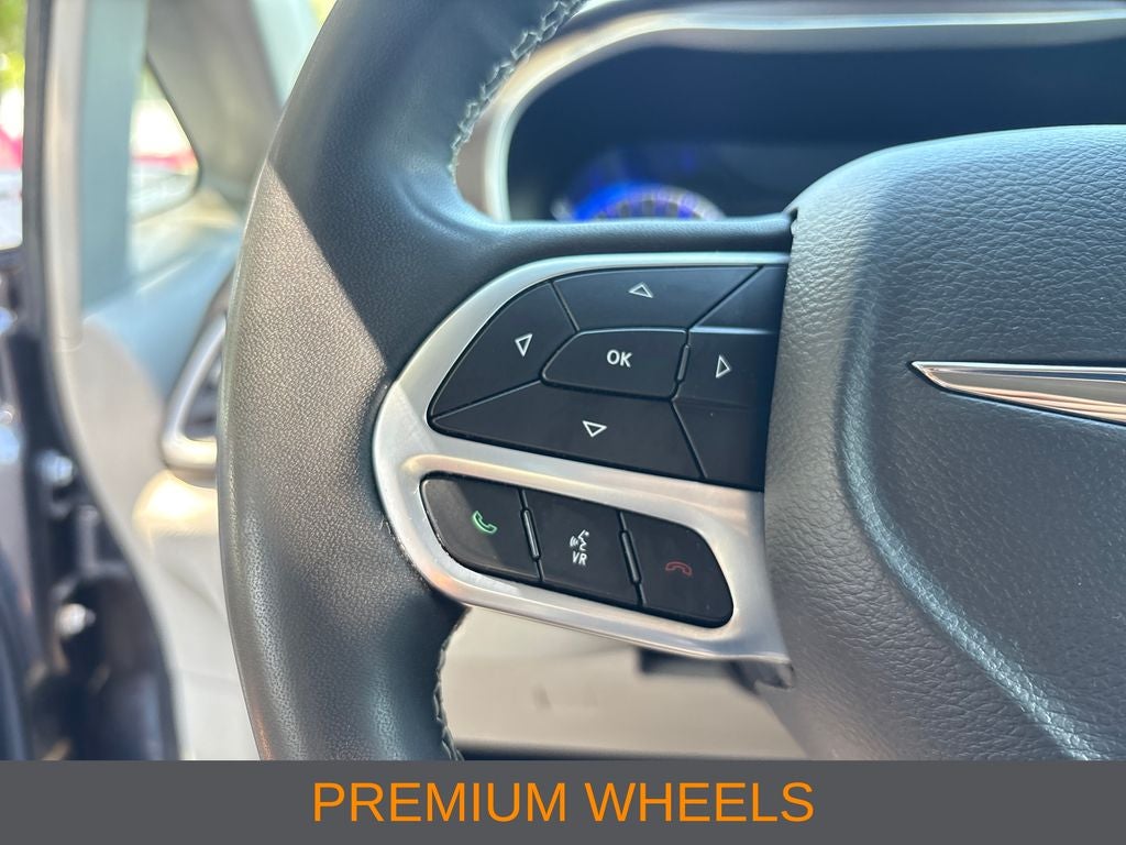 2022 Chrysler Voyager LX