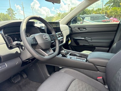 2026 Nissan Pathfinder SV