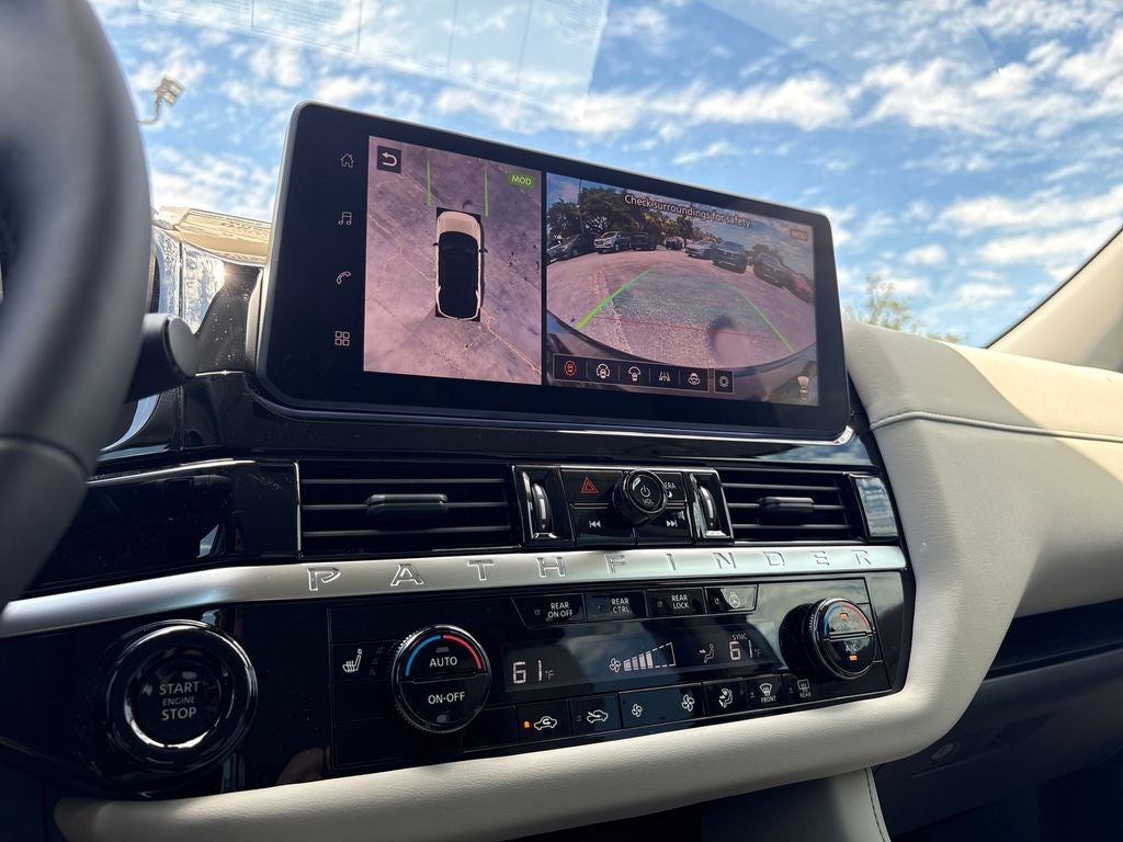 2026 Nissan Pathfinder SL