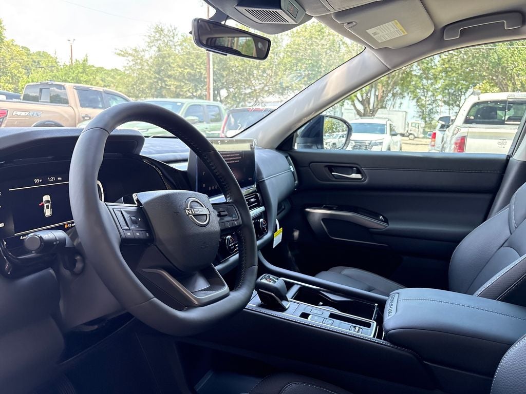 2026 Nissan Pathfinder SL