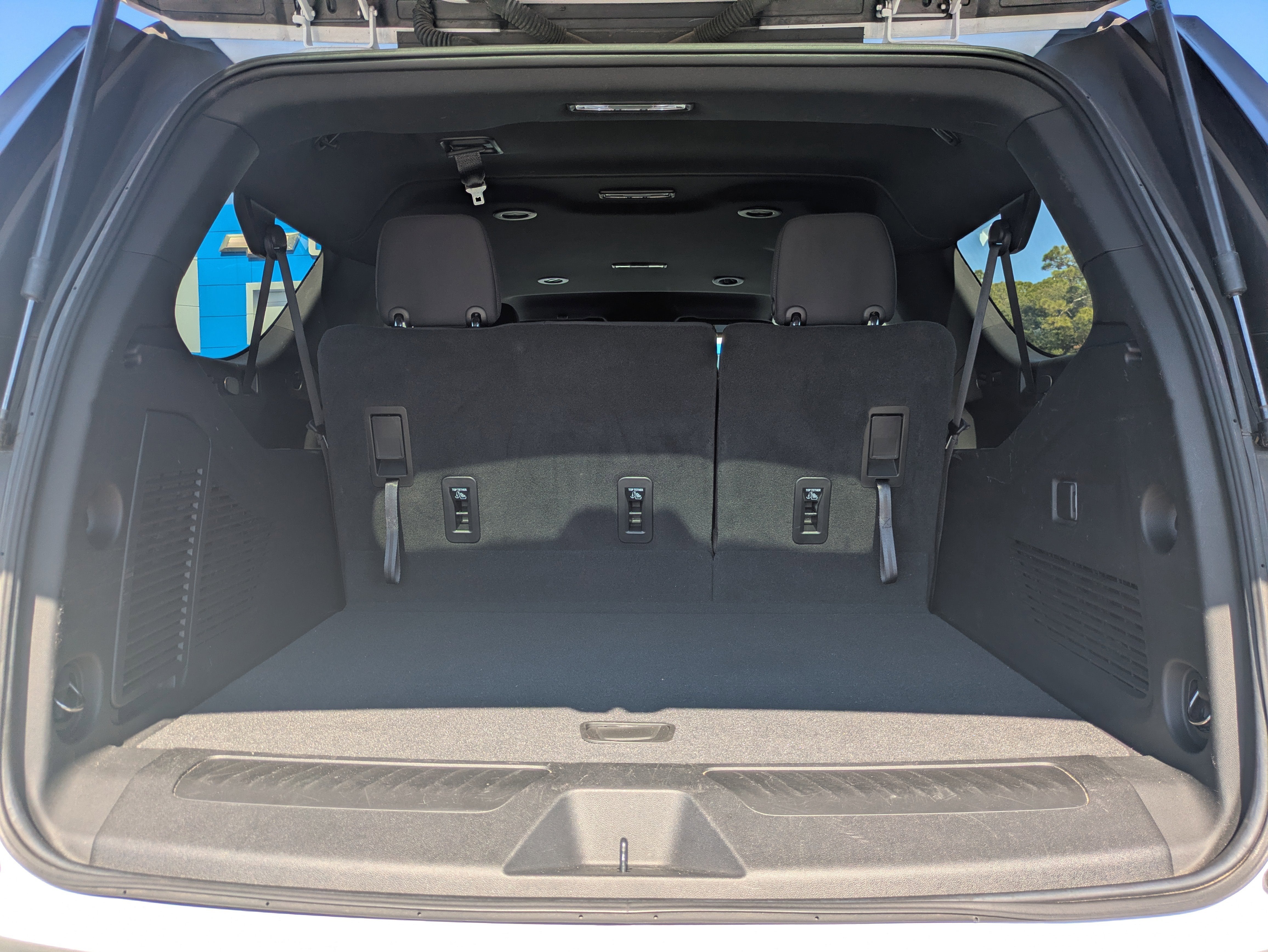 2023 Chevrolet Suburban LS