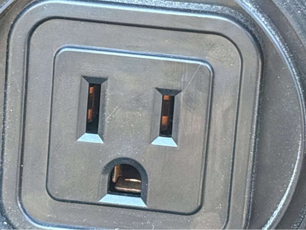 2024 Nissan Frontier SL