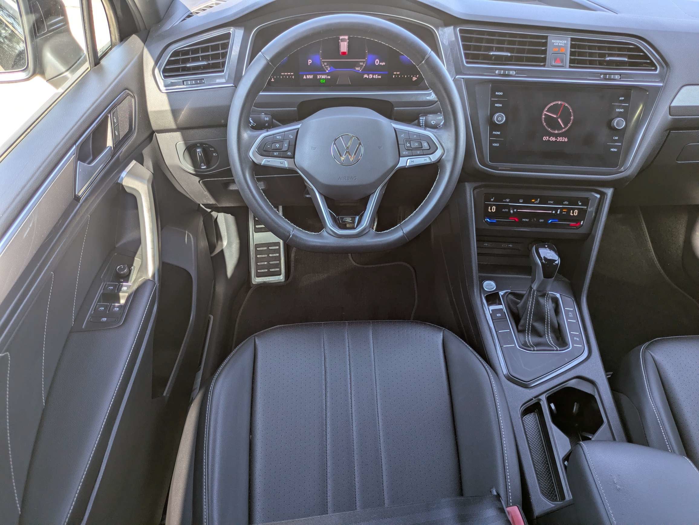 2023 Volkswagen Tiguan SE R-Line Black