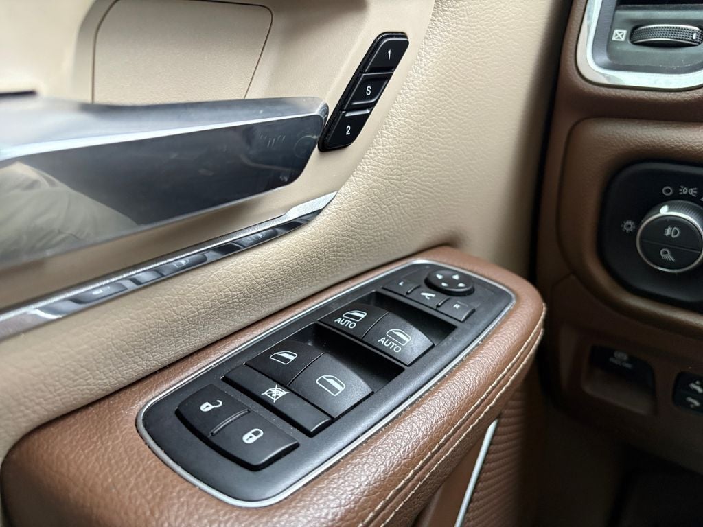 2019 RAM 1500 Laramie Crew Cab 4x4 5'7' Box