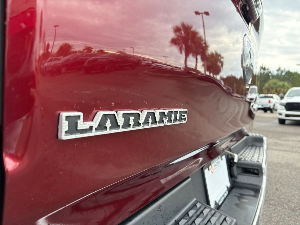 2019 RAM 1500 Laramie Crew Cab 4x4 5'7' Box