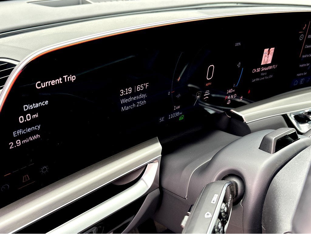 2025 Cadillac LYRIQ Luxury 2