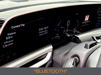 2025 Cadillac LYRIQ Luxury 2