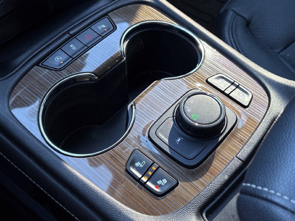 2022 GMC Acadia Base