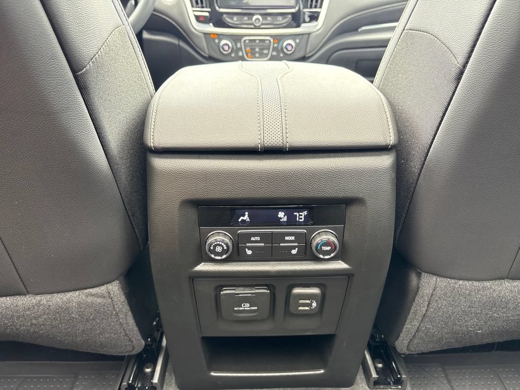 2023 Chevrolet Traverse Base