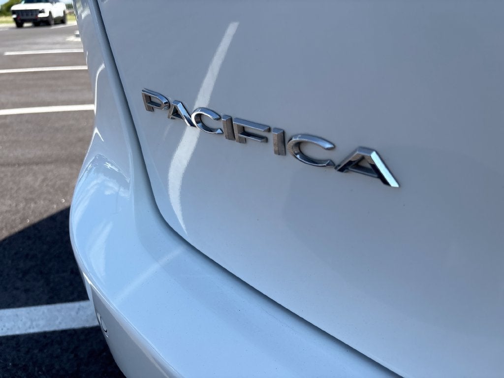 2024 Chrysler Pacifica Base