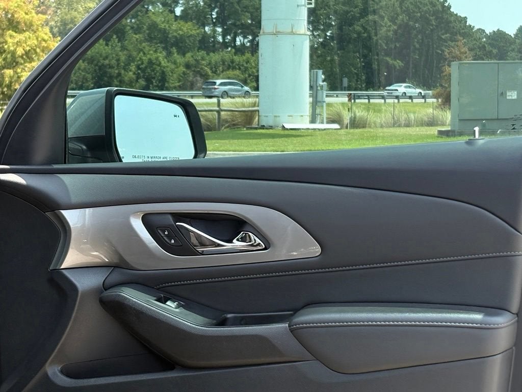 2023 Chevrolet Traverse Base