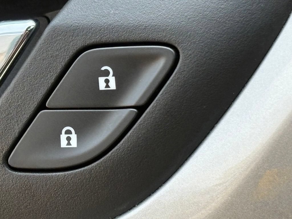 2023 Chevrolet Traverse Base