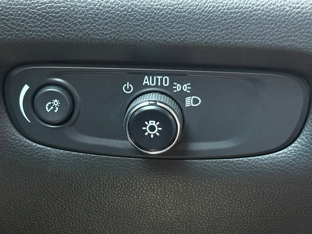 2023 Chevrolet Traverse Base