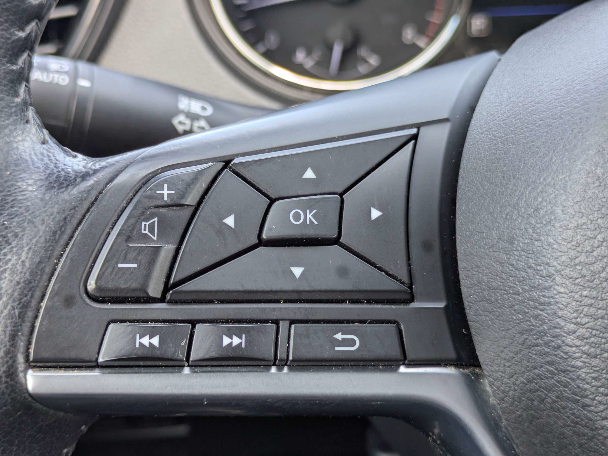 2022 Nissan Rogue Sport SL FWD Xtronic CVT