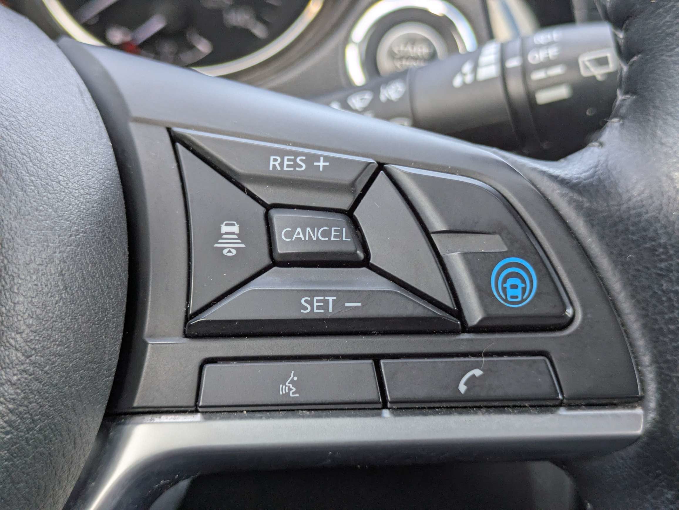 2022 Nissan Rogue Sport SL FWD Xtronic CVT
