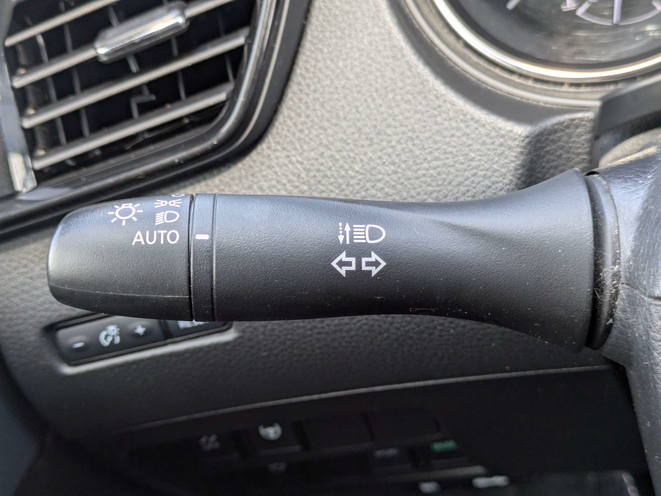 2022 Nissan Rogue Sport SL FWD Xtronic CVT