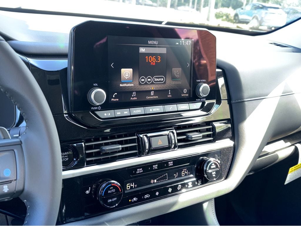 2025 Nissan Pathfinder SV