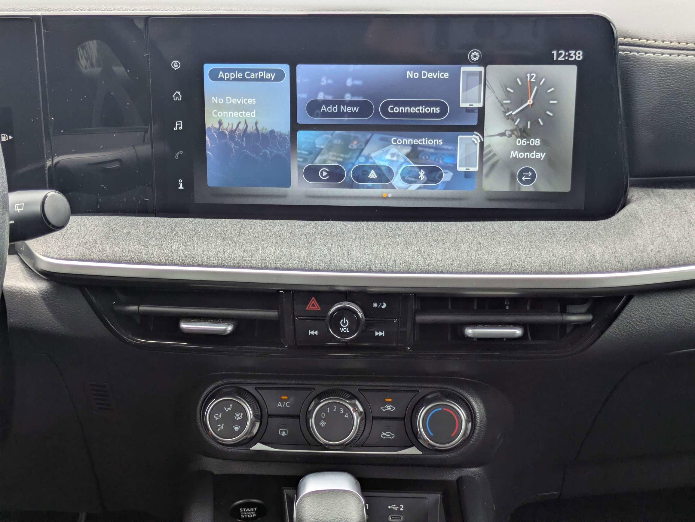 2025 Nissan Kicks SV FWD