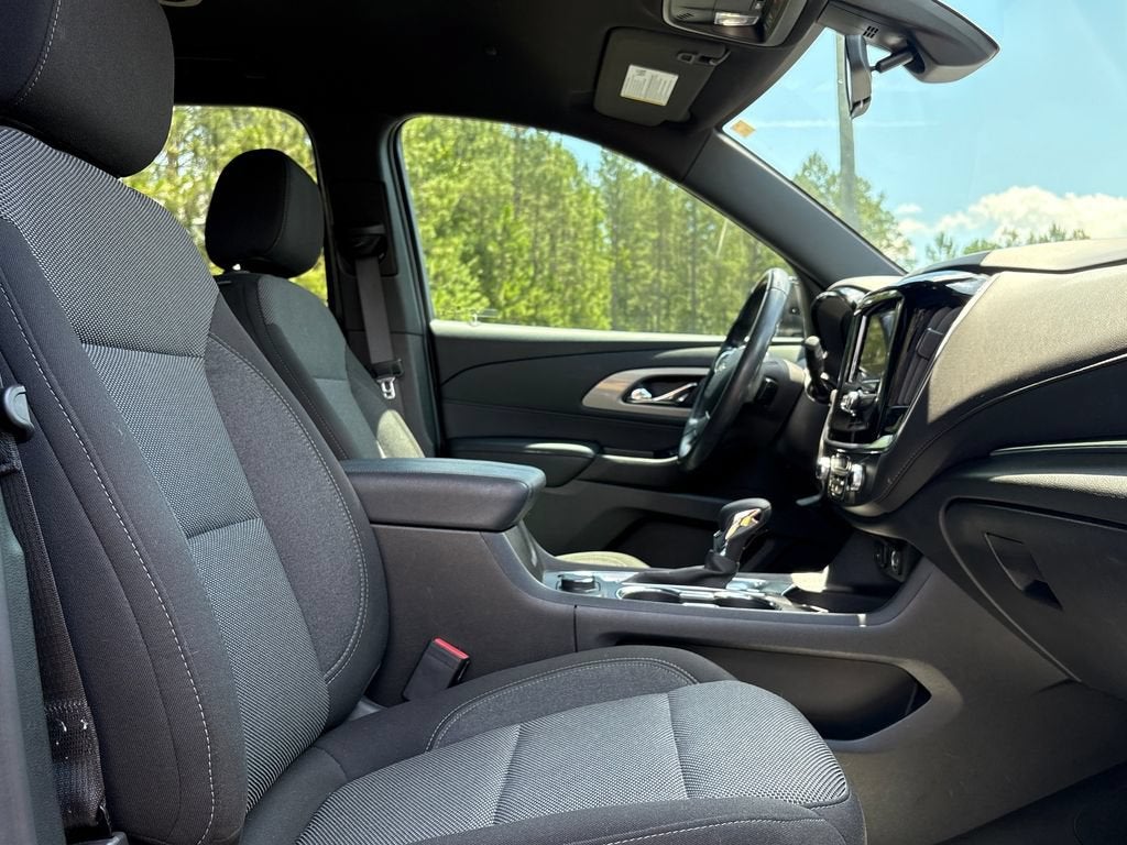 2022 Chevrolet Traverse LT Cloth